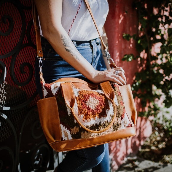 X  S O L D  X  Wool Convertible Chameleon - Picture 7 of 8